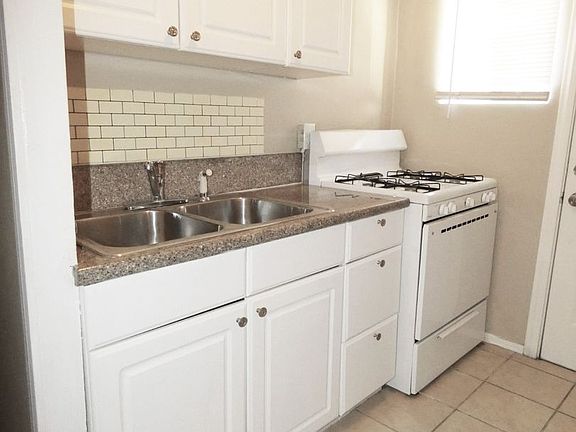 2nd image of 1060 E 6th St APT 1