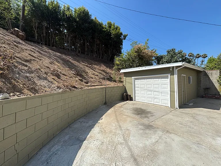4040 Toland Way — Photo 15