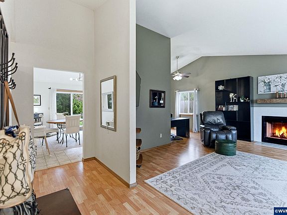 5th image of 4468 Fuhrer St NE