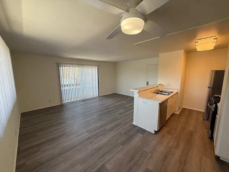 14543 Burbank Blvd — Photo 45