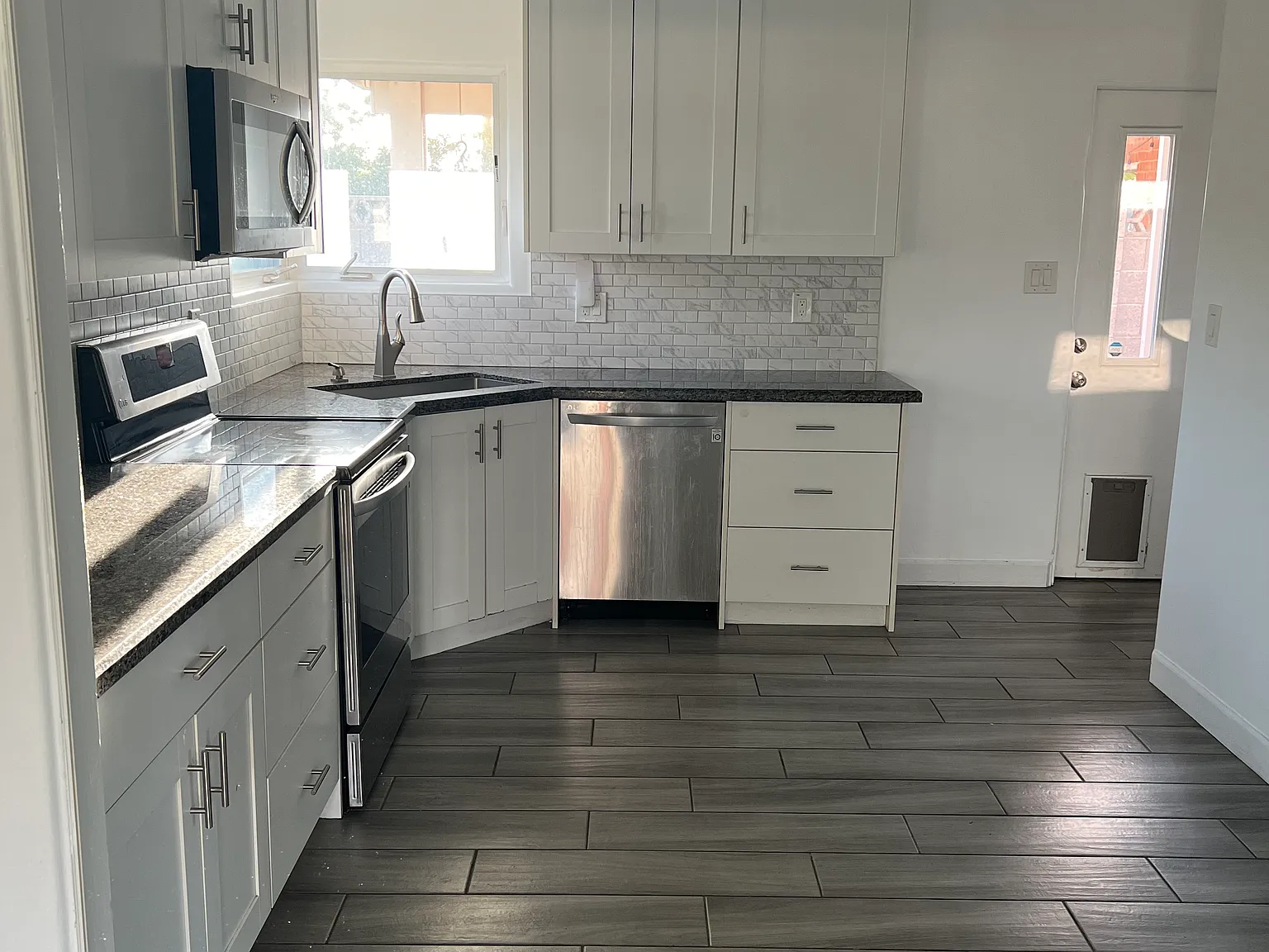 2 bed, 1185 sqft, $1,950 — Photo 2
