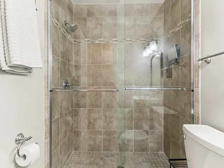 2302 Sanford St — Photo 62