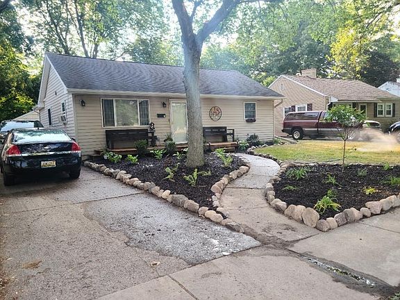 2nd image of 25 Mason Ave N