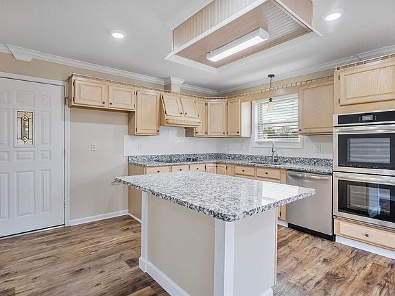 5th image of 907 NW 6th St