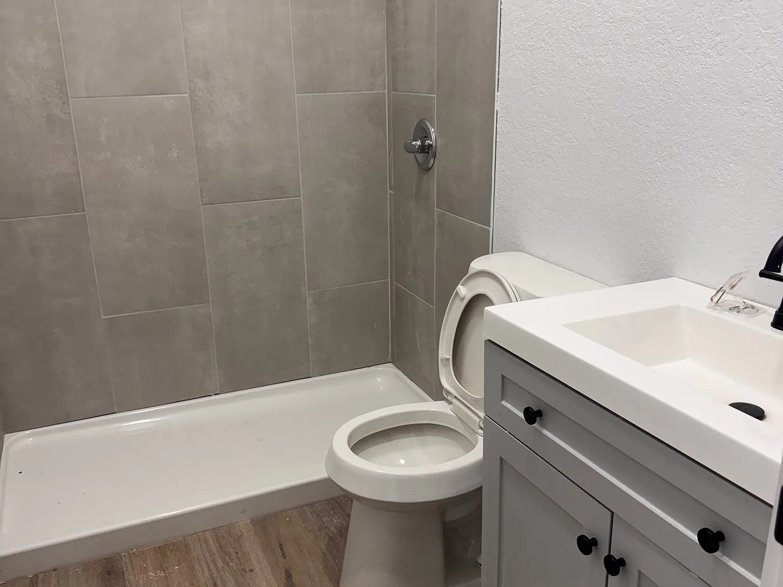 Beautiful 2 bdrm 1 bath mulit family home. — Photo 4