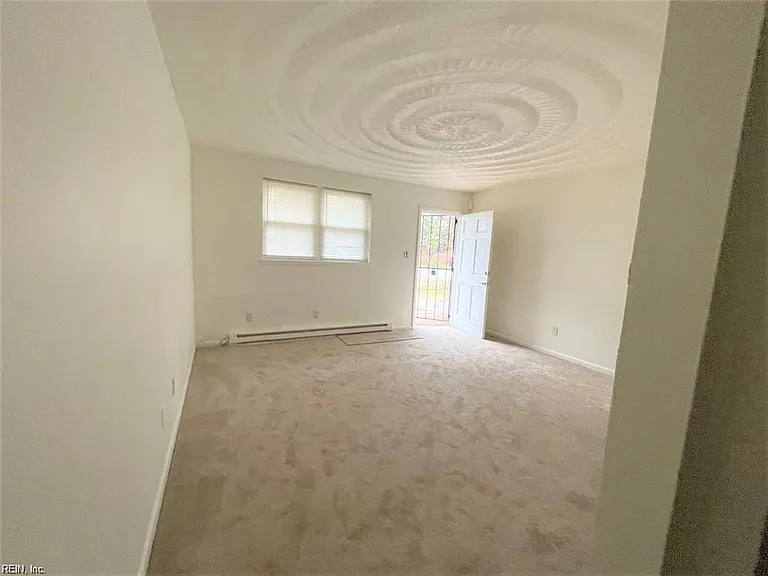 2108 Pond Ln — Photo 2