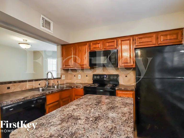3210 Lake Stream Dr — Photo 8