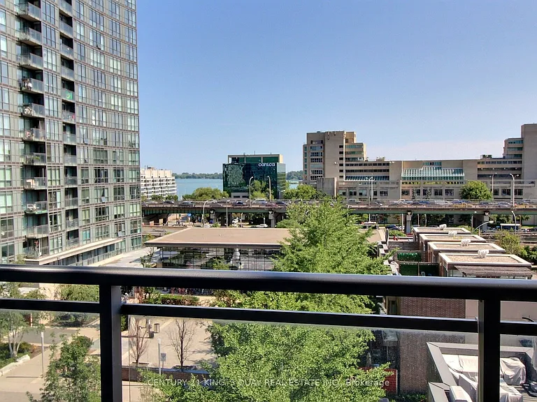 15 Fort York Blvd #711 — Photo 12