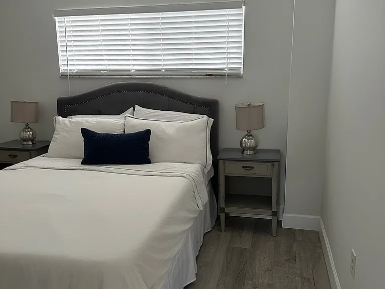 Guest queen bedroom