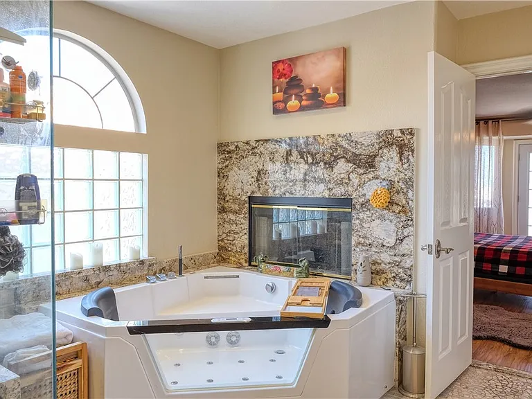 3704 N Campbell Rd — Photo 32