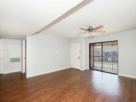 4th image of 904 University Oaks #136