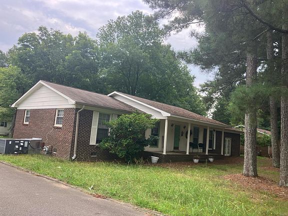 3rd image of 805 Cotton Ave