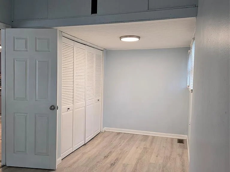 21411 Collingham Ave — Photo 11