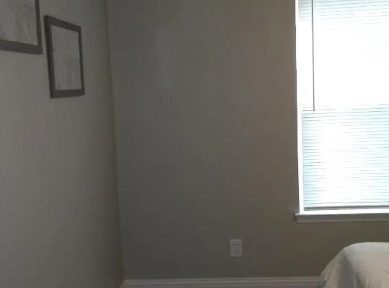 612 Londonderry Ln — Photo 2