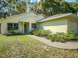 39915 Magnolia St, Lady Lake, FL 32159