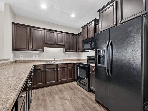4th image of 1433 Claridge Pl