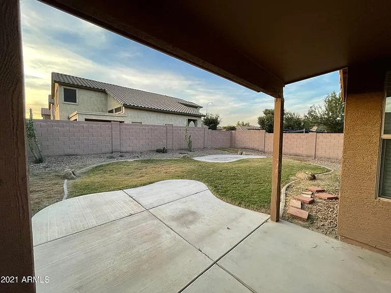 806 S 111th Dr — Photo 19
