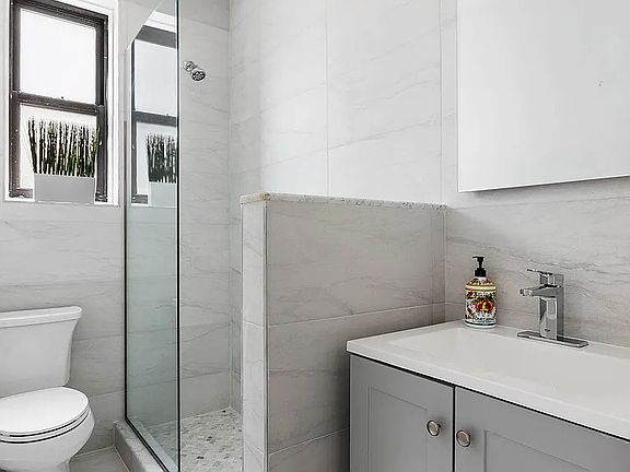 5th image of 95 Park Ter E APT 5D