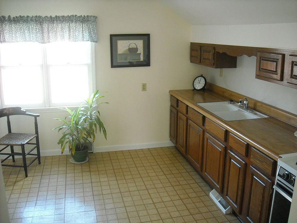 Bright Spacious Kitchen