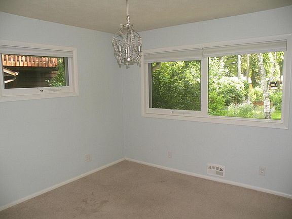 5th image of 1842 Ryan Ave W