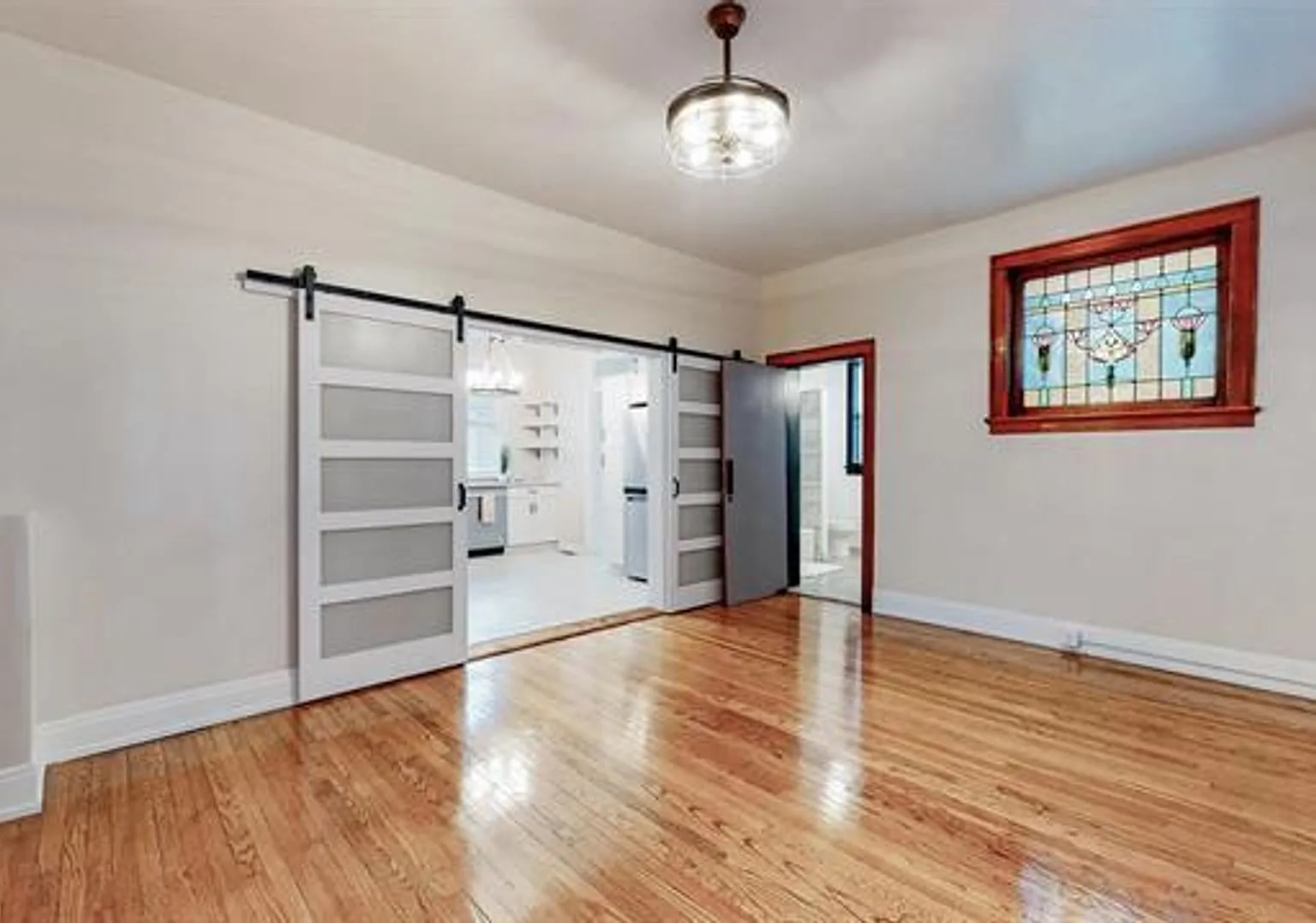 Beautiful Historic Home For Lease! — Photo 3