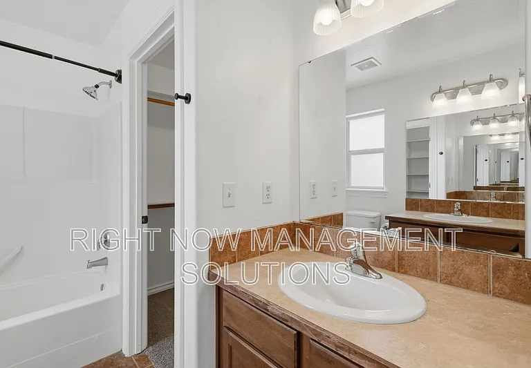 1295 N Blossom Ave — Photo 14