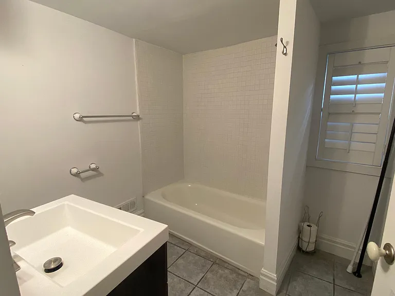 208 Ford St — Photo 17
