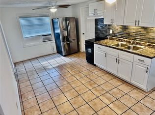 620 25th St W #B, Bradenton, FL 34205