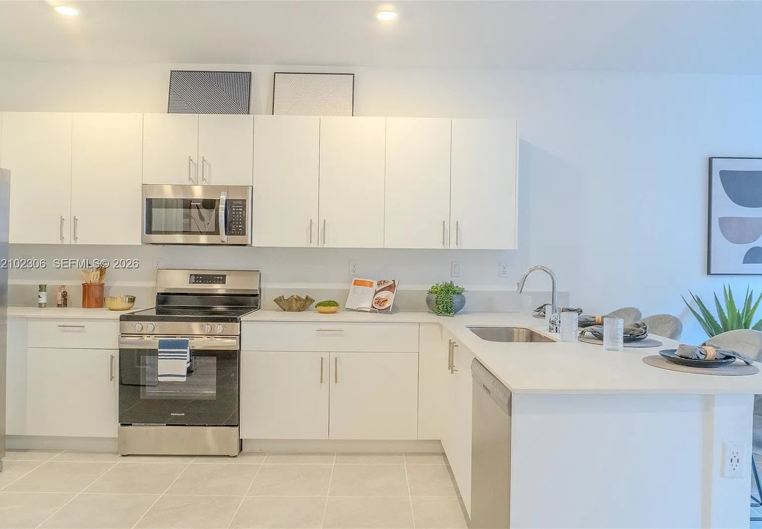 4 bed, 2.5 bath, $3,350 — Photo 1