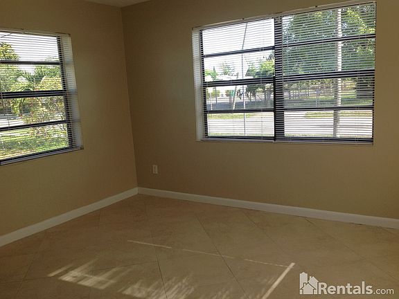 5th image of 2250 NW 22nd St