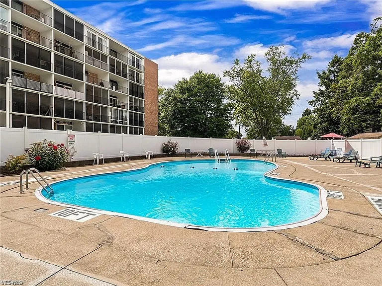 2331 E Market St #601 — Photo 4