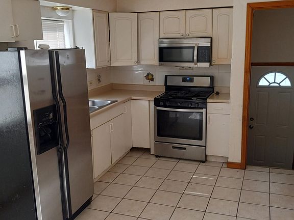 5th image of 3512 W 77th Pl #3512