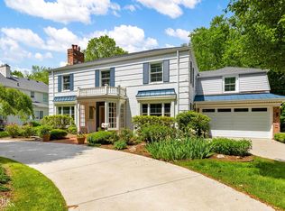 1380 Oxford Rd, Grosse Pointe Woods, MI 48236