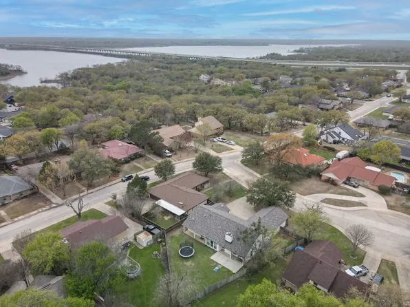 4 Crest Ct, Hickory Creek, TX 75065