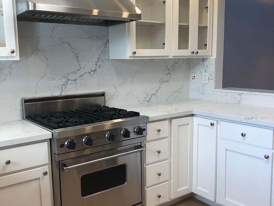 1st image of 983 Marquette Ln