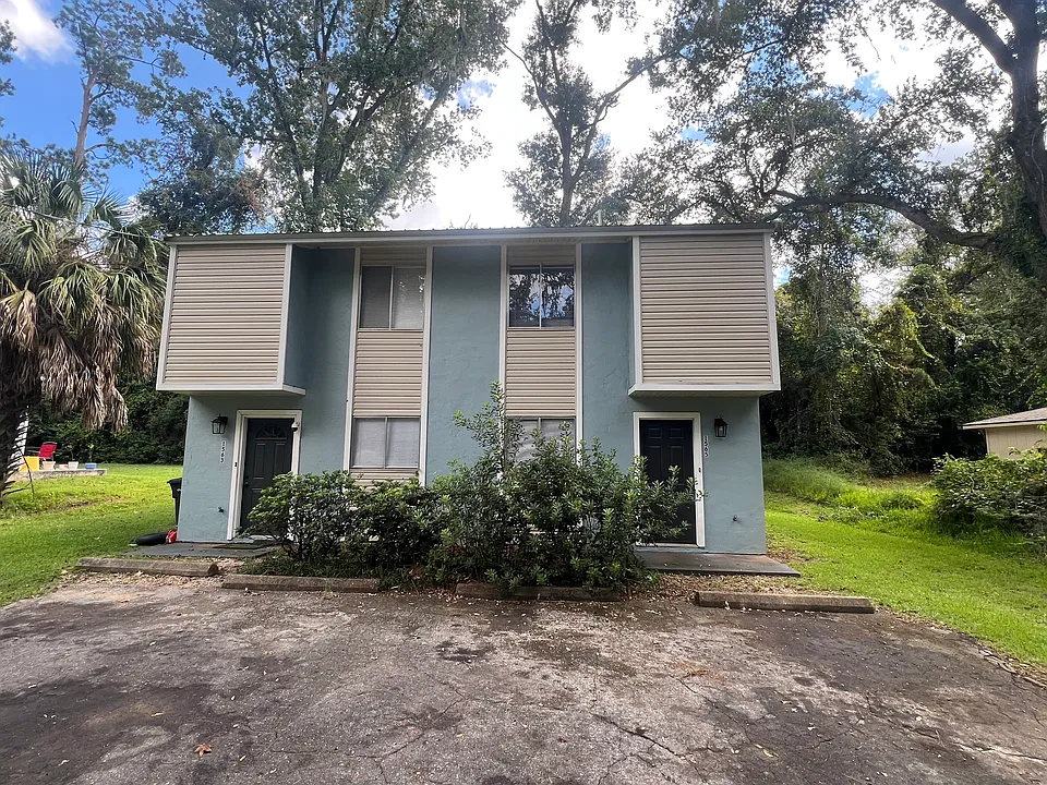 1565 Live Oak Dr