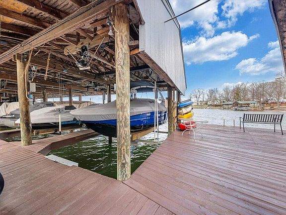 4th image of 300 Mill Lake Rd