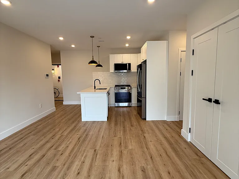 476 Warren St #204 — Photo 2