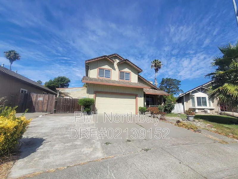 3 bed, 2.5 bath, 1818 sqft, $3,150 — Photo 2