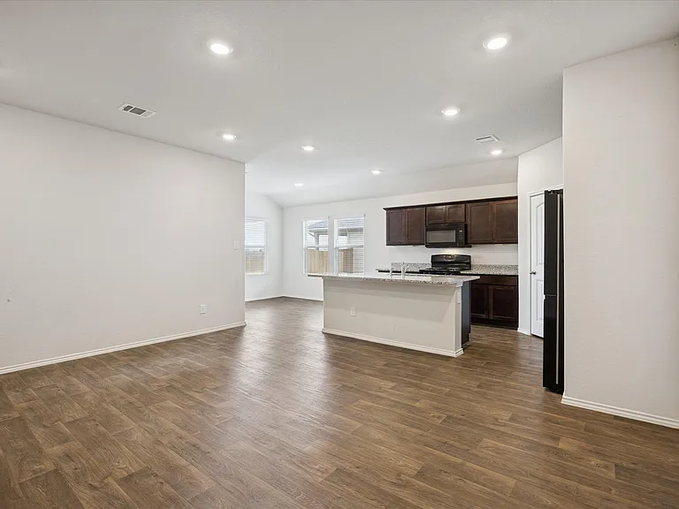 323 Shimmering Cv — Photo 5