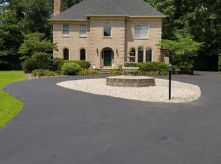 11515 Cedardale Rd, Anchorage, KY 40223