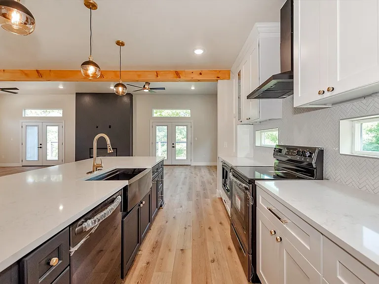 153 Bending Oaks Ln — Photo 8