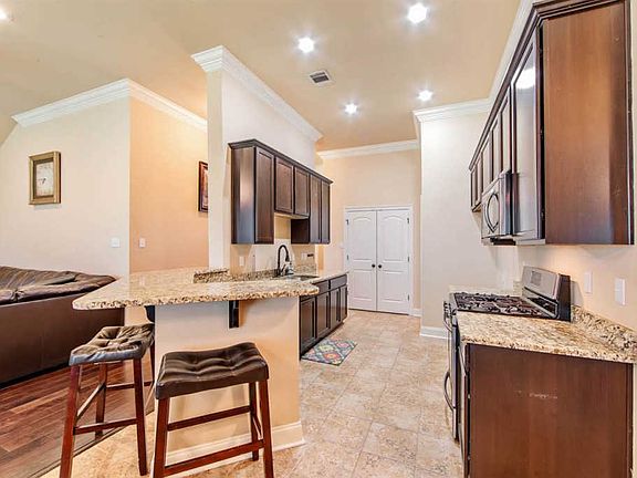 5th image of 128 Carriage Way