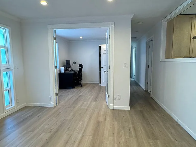 1901 Harrington Cir NE — Photo 7