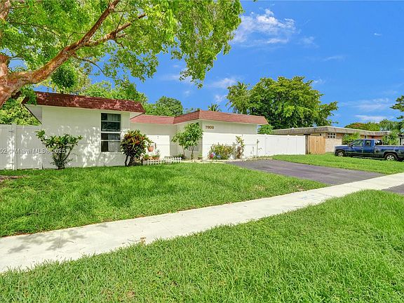 4th image of 7908 NW 70th Ave