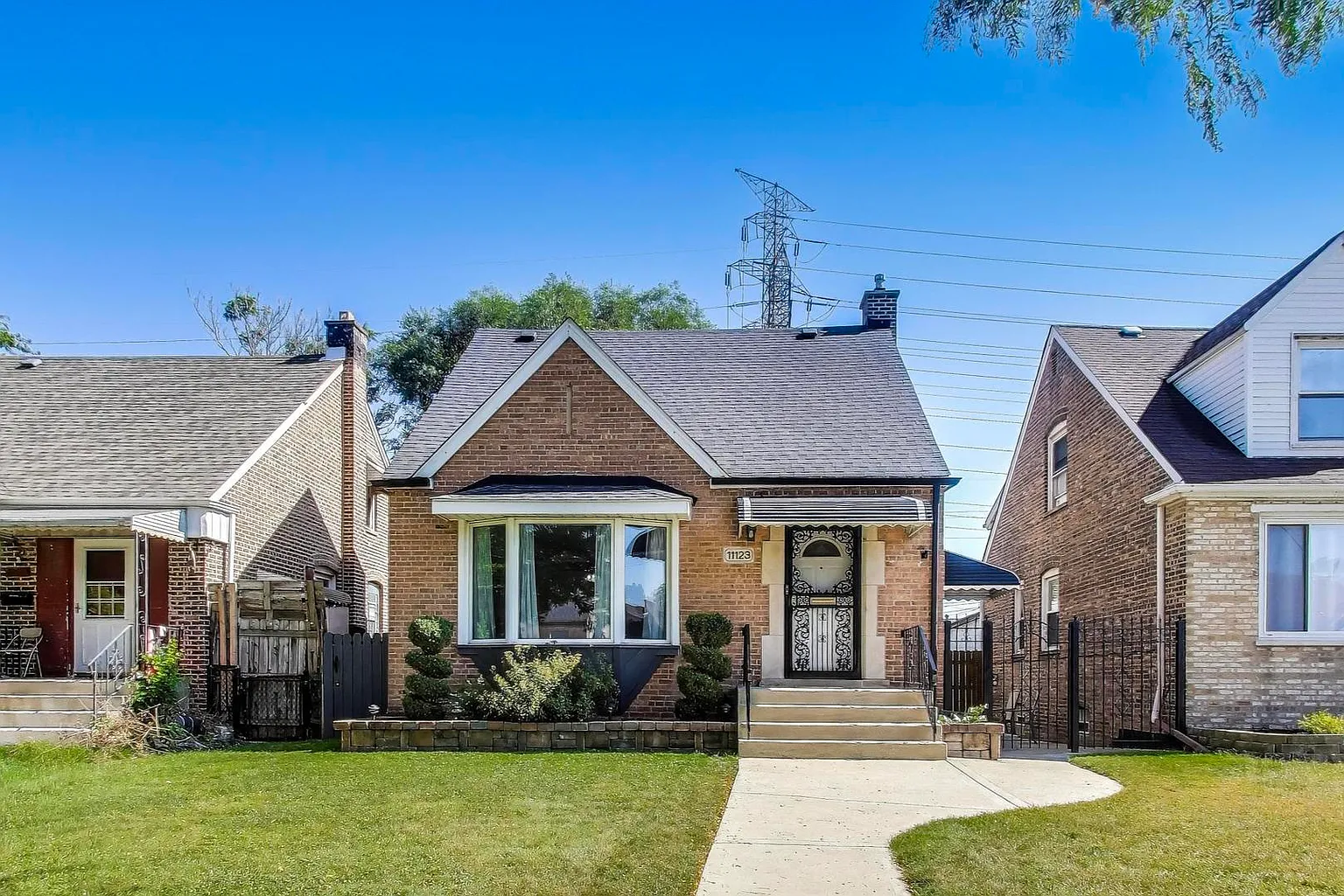 11123 S Avenue B photo 1