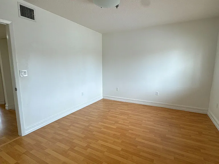 111 Riviera Cir — Photo 23