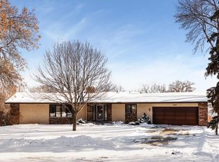 7468 Saratoga Dr, Chanhassen, MN 55317