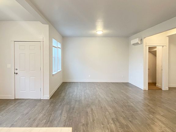 5th image of 1170 Linn Way #A