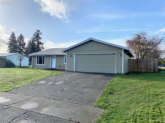 3rd image of 904 NE 163rd Ave